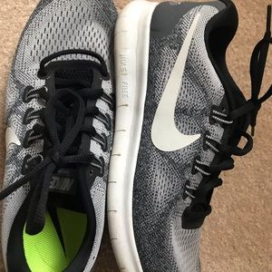 Size 9.5 Nike free shoes